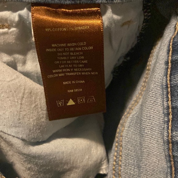 Bermuda style jean shorts distressed - Picture 3 of 4